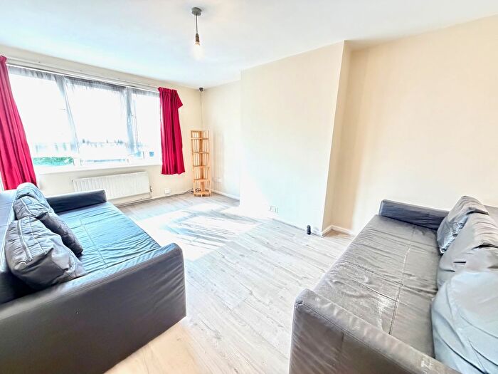 3 Bedroom Maisonette To Rent In Joseph Street, London, E3