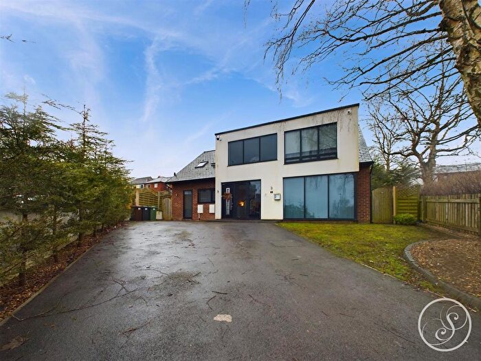 3 Bedroom Detached House For Sale In Hawks Nest Gardens East, Leeds, LS17
