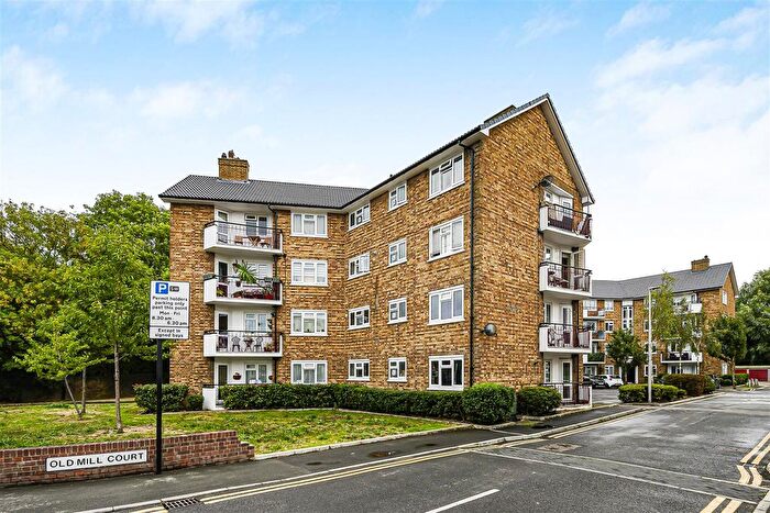 3 Bedroom Flat For Sale In Chigwell Road, London, E18