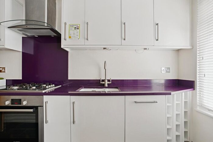 2 Bedroom Apartment To Rent In Binswood Avenue, Leamington Spa, CV32