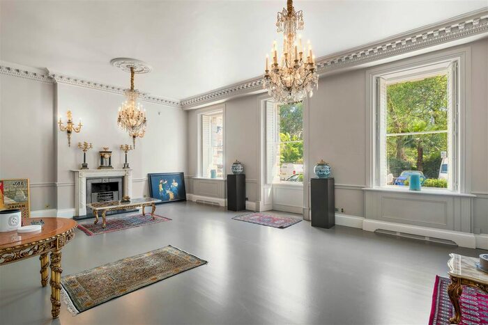 3 Bedroom Flat To Rent In King Street, London, SW1Y