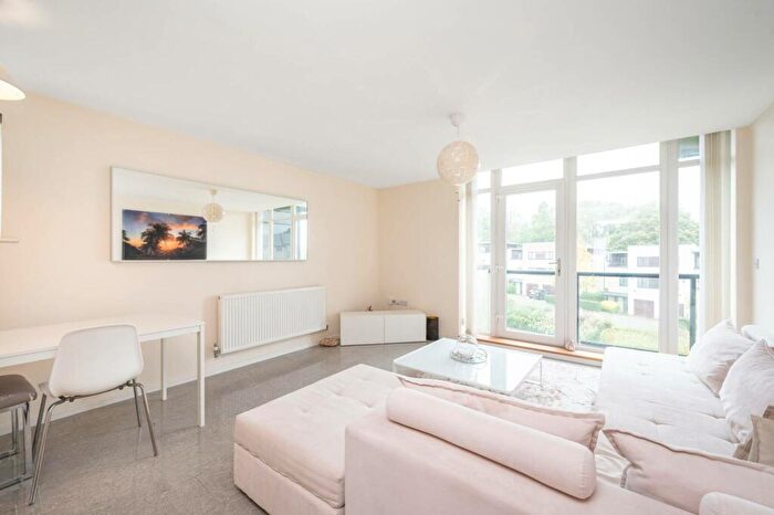 2 Bedroom Flat To Rent In Peacock Close, Mill Hill East, London, NW7