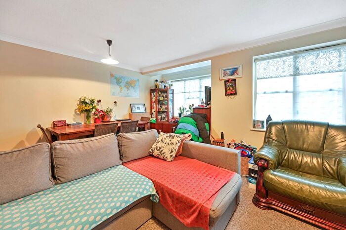 1 Bedroom Flat To Rent In Kingsmount Court, Sutton, SM1