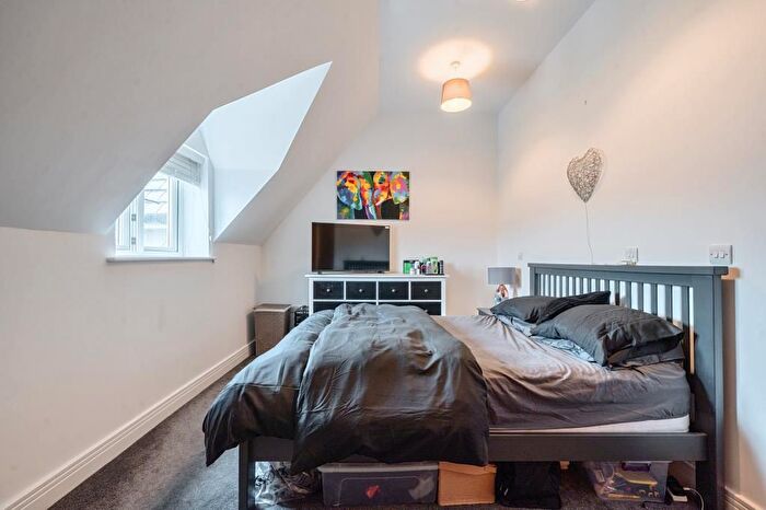 1 Bedroom Flat For Sale In High Wycombe, West Wycombe, Buckinghamshire, HP12