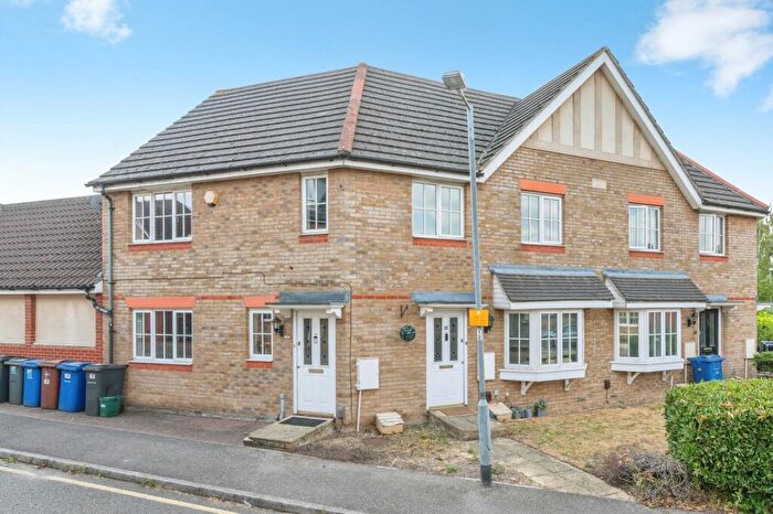 2 Bedroom Maisonette For Sale In Plymouth Road, Chafford Hundred, Grays, Essex, RM16