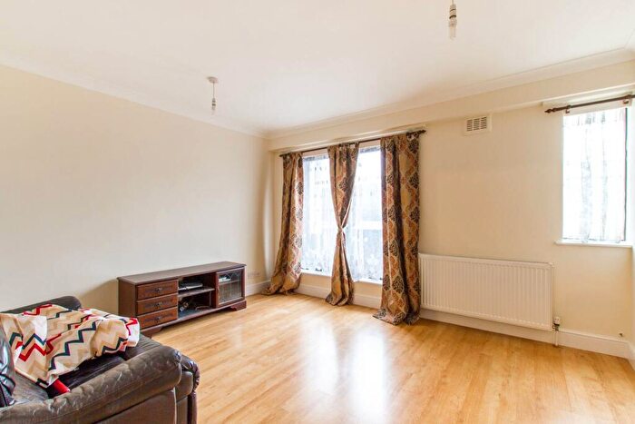 1 Bedroom Flat To Rent In Ballards Lane, Finchley Central, London, N3