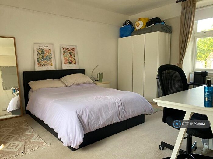 3 Bedroom Flat To Rent In Hazelbourne Road, London, SW12
