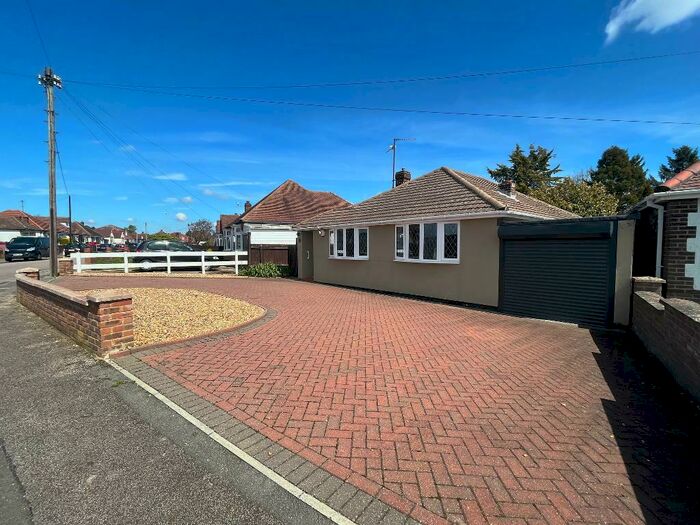 3 Bedroom Detached Bungalow For Sale In Mixes Hill Road, Stopsley, Luton, Bedfordshire, LU2