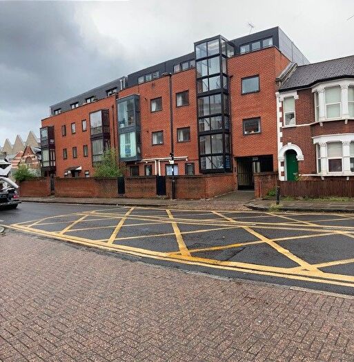 2 Bedroom Flat To Rent In Hornsey Road, Holloway, Islington, North London, N7