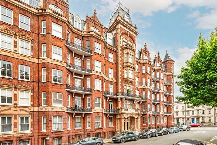 2 Bedroom Flat To Rent In Earl's Court Square, Earls Court, SW5