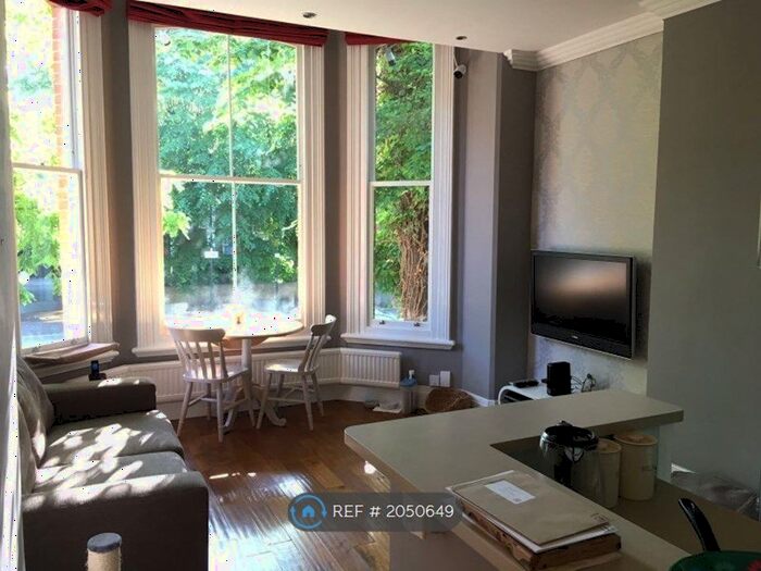 2 Bedroom Flat To Rent In Macaulay Road, London, SW4