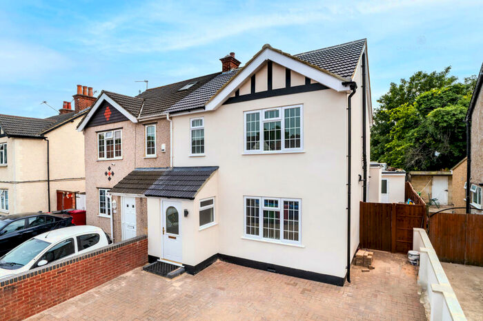 4 Bedroom Semi-Detached House To Rent In Central Slough, SL2