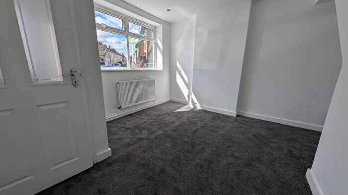 2 Bedroom End Terrace House To Rent In East Street, Dover, Kent, CT17