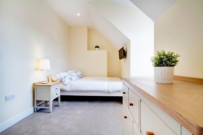 6 Bedroom Terraced House To Rent In Derby Road, Manchester, M14
