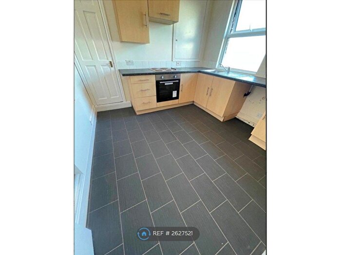 Studio To Rent In Oldham Street, Hyde, SK14