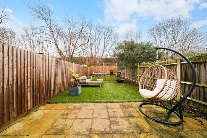 2 Bedroom Flat To Rent In Earlsfield Road, Earlsfield, SW18