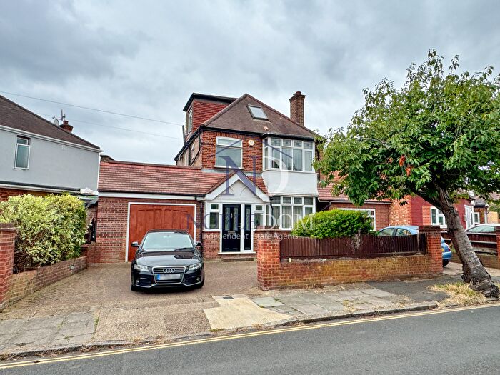 4 Bedroom Detached House For Sale In Isleworth, TW7