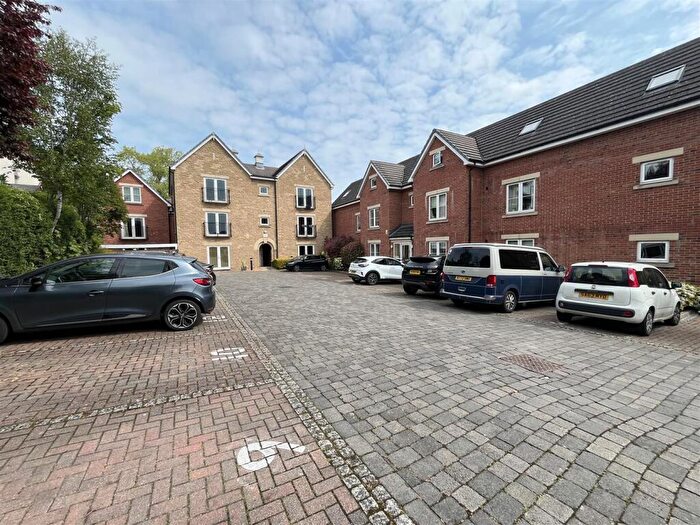 2 Bedroom Apartment For Sale In Stainbeck Lane, Leeds, LS7