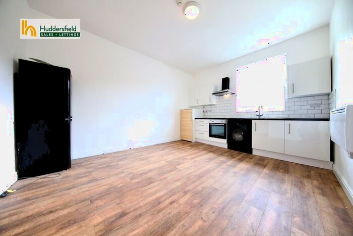 1 Bedroom Flat To Rent In Bradford Road, Huddersfield, HD1