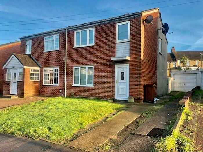 3 Bedroom Semi-Detached House To Rent In Broadway, Gillingham, ME8