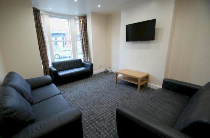 7 Bedroom Terraced House To Rent In Norwood Terrace, Leeds, West Yorkshire, LS6