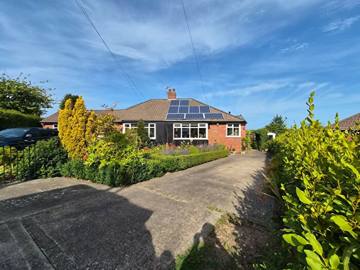 2 Bedroom Semi-Detached Bungalow For Sale In Harewood Avenue, Scarborough, YO12