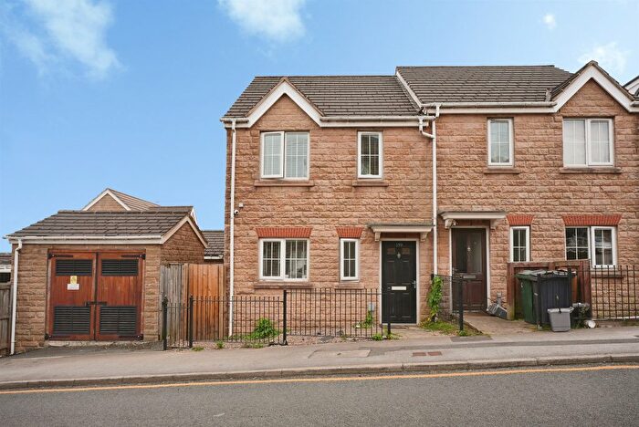 3 Bedroom Semi-Detached House For Sale In Park Lane, Bradford, BD5