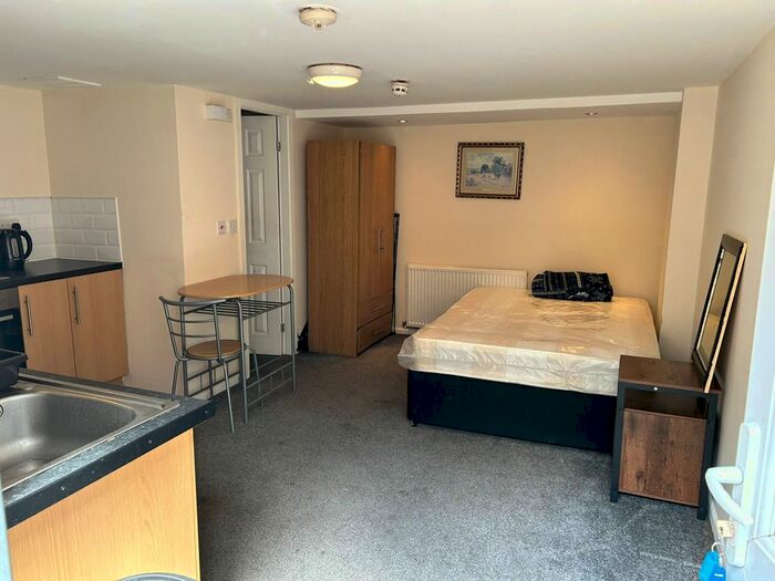 Studio To Rent In Athlone Terrace, Basement, Leeds, West Yorkshire, LS12