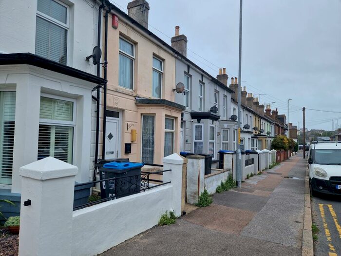 2 Bedroom Property To Rent In St Luke's Avenue, Ramsgate, CT11
