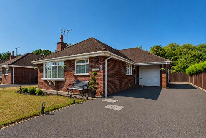 2 Bedroom Bungalow For Sale In Ravenscroft, Holmes Chapel, Crewe, Cheshire, CW4