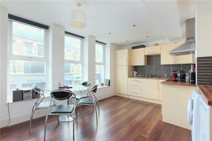 2 Bedroom Flat To Rent In St John's Road, Battersea, London, SW11