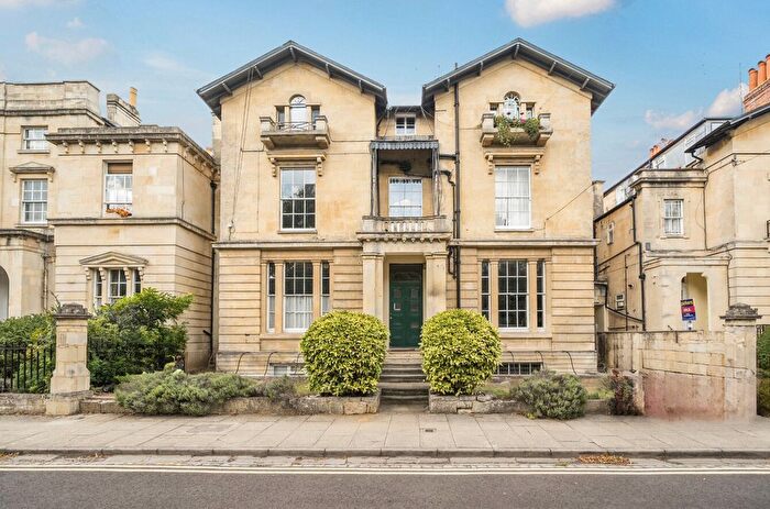 1 Bedroom Flat For Sale In Eldon Square, Reading, Berkshire, RG1