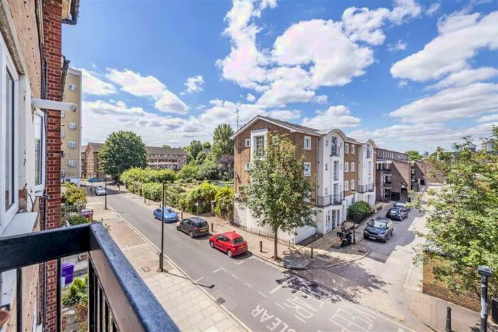 3 Bedroom Flat To Rent In Russia Lane, Bethnal Green, E2
