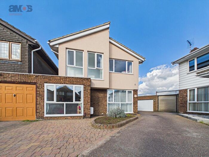 4 Bedroom Detached House For Sale In Bartley Close, Benfleet, Essex, SS7