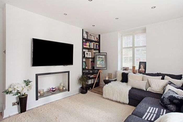 3 Bedroom Flat To Rent In Richmond Hill Court, Richmond, TW10