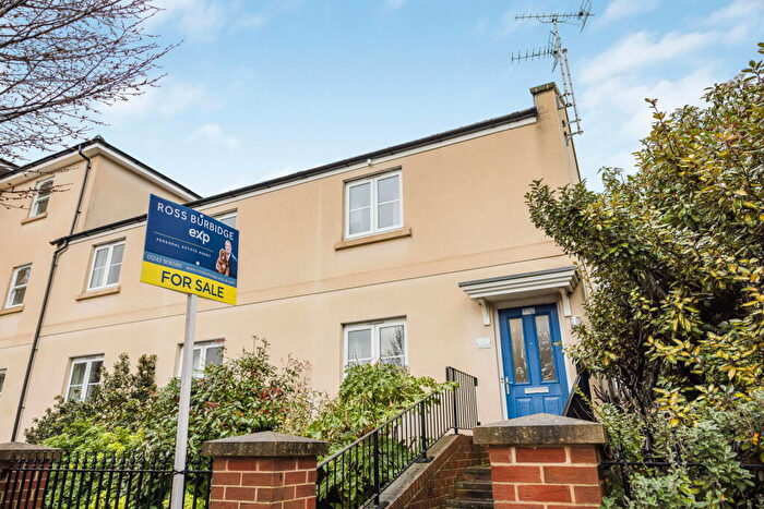 2 Bedroom Maisonette For Sale In Kempley Close, Battledown Park, Cheltenham, GL52