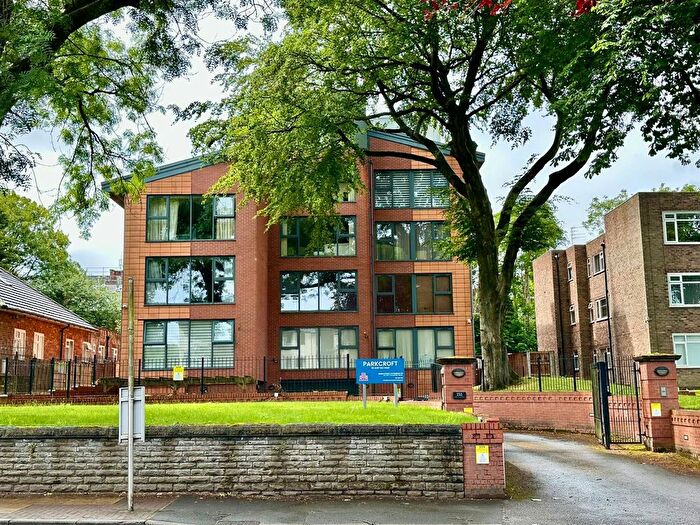 3 Bedroom Flat For Sale In Bury Old Road, Salford, M7