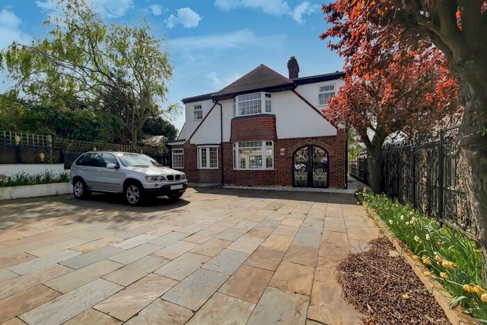 5 Bedroom Detached House To Rent In Croft Close, London, NW7