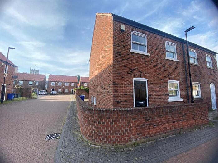 3 Bedroom Semi-Detached House To Rent In Rainbow Close, Thorne, Doncaster, DN8