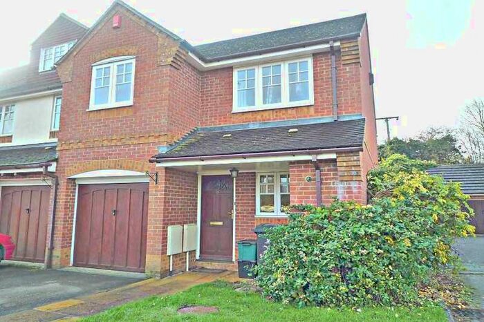 3 Bedroom Semi-Detached House To Rent In Saunderton Vale, HP14