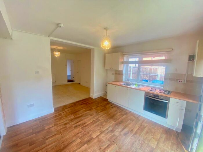 2 Bedroom Flat To Rent In Charnwood Grove, Nottingham, NG2