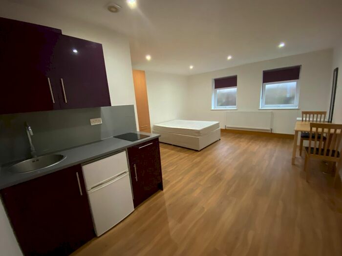 Studio To Rent In Sunny Place, Hendon, NW4