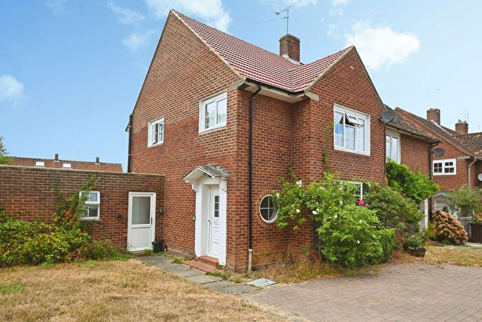 3 Bedroom Semi Detached House For Sale In Clintons Green, Bracknell, RG42