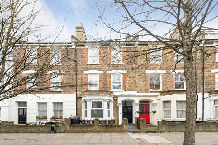 3 Bedroom Flat To Rent In Drayton Park, Islington, N5