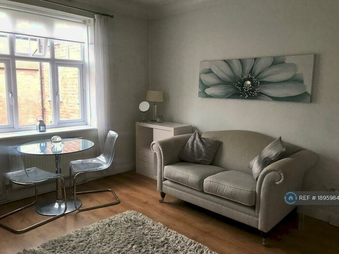 Studio To Rent In Holmefield Court, London, NW3