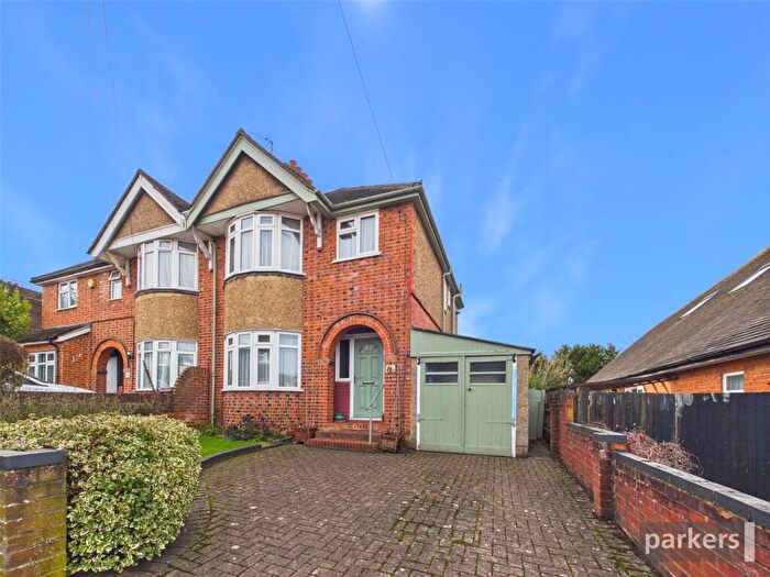 3 Bedroom Semi Detached House For Sale In Palmerstone Road, Earley, Reading, Berkshire, RG6