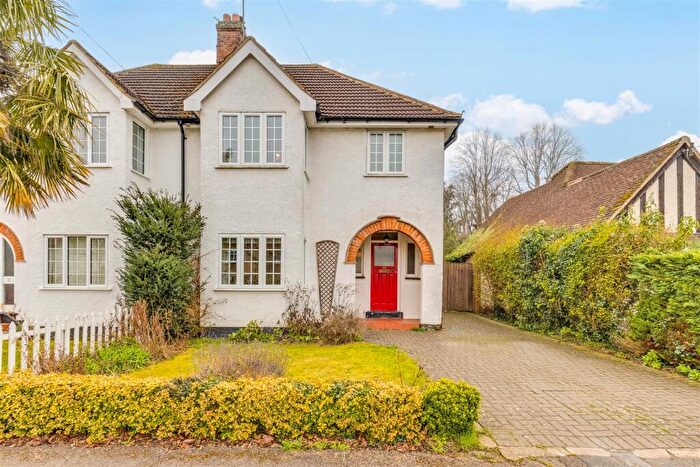 3 Bedroom Semi-Detached House For Sale In Rowan Crescent, Letchworth Garden City, SG6