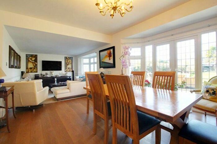 5 Bedroom Detached House For Sale In Tolmers Road, Cuffley, EN6