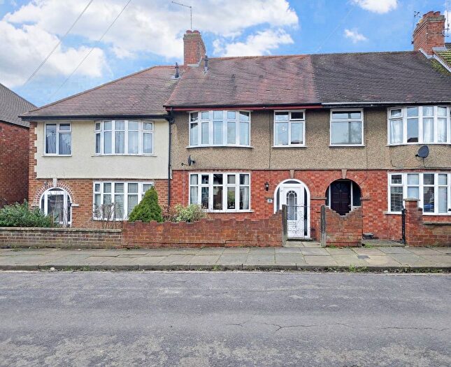 3 Bedroom Terraced House For Sale In Lyncroft Way, Kingsthorpe, Northampton, NN2