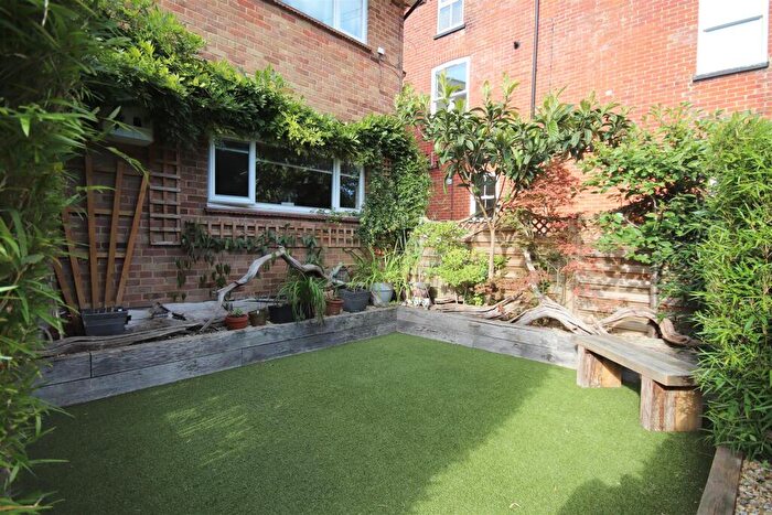 2 Bedroom Apartment To Rent In Princes Crescent, Lyndhurst, SO43